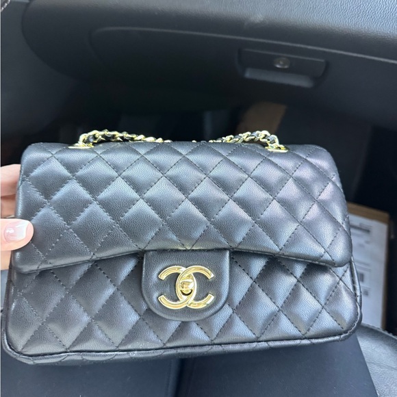 unbranded Handbags - Elegant Black Quilted Shoulder Bag with Gold Details